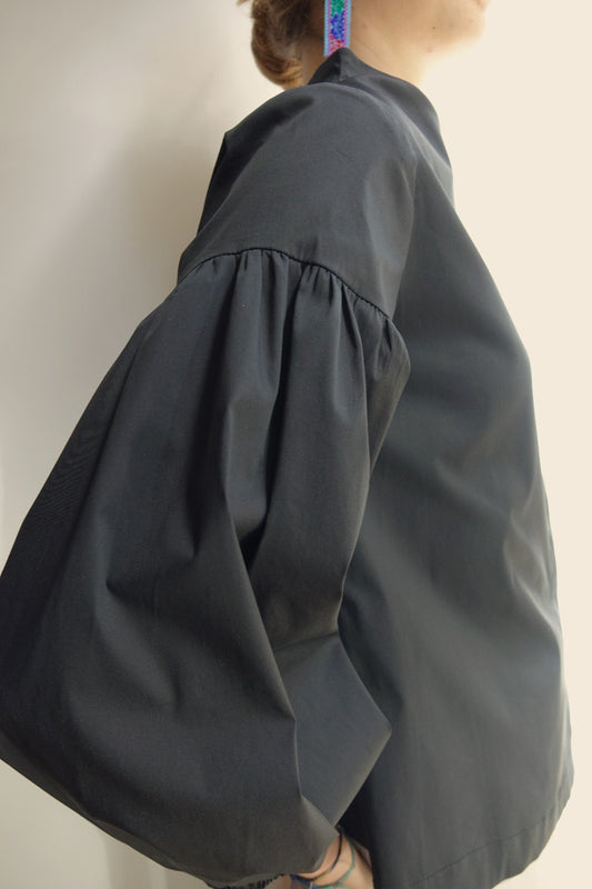 Camicia rinascimento con manica a sbuffo in cotone  nero