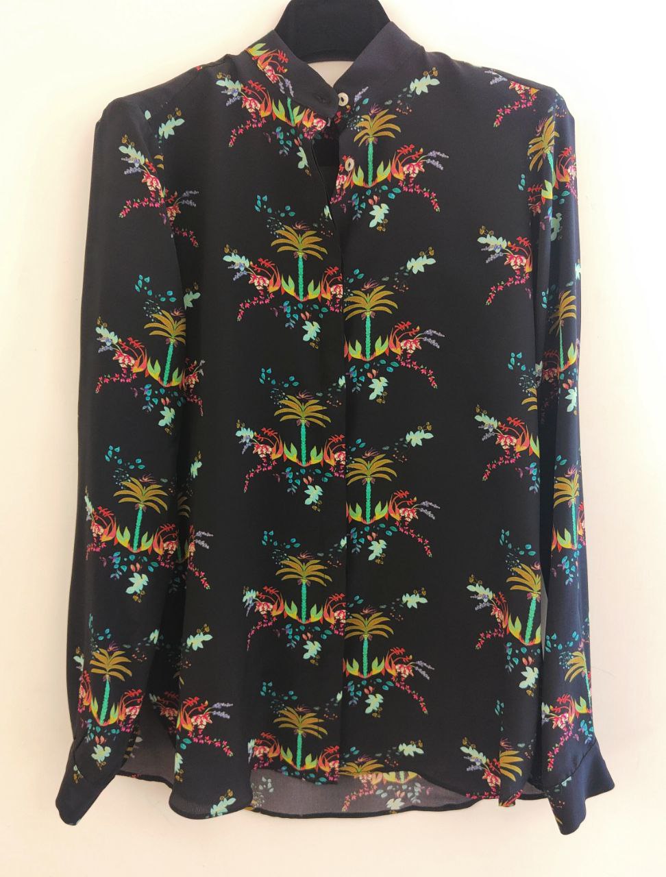 Camicia Guru in seta fantasia "Palmerie" su fondo nero