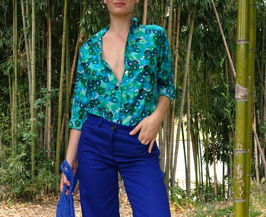 Camicia Claire  fantasia "Fiori di campo" sui toni  del verde e dell'azzurro