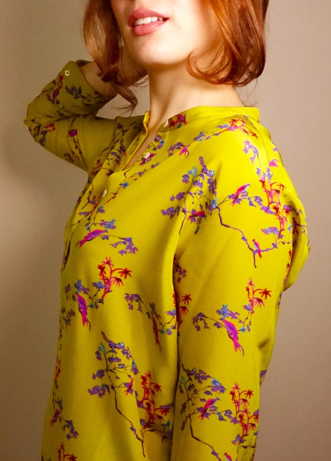 "Unique" silk shirt with "Cineserie" pattern with yellow background