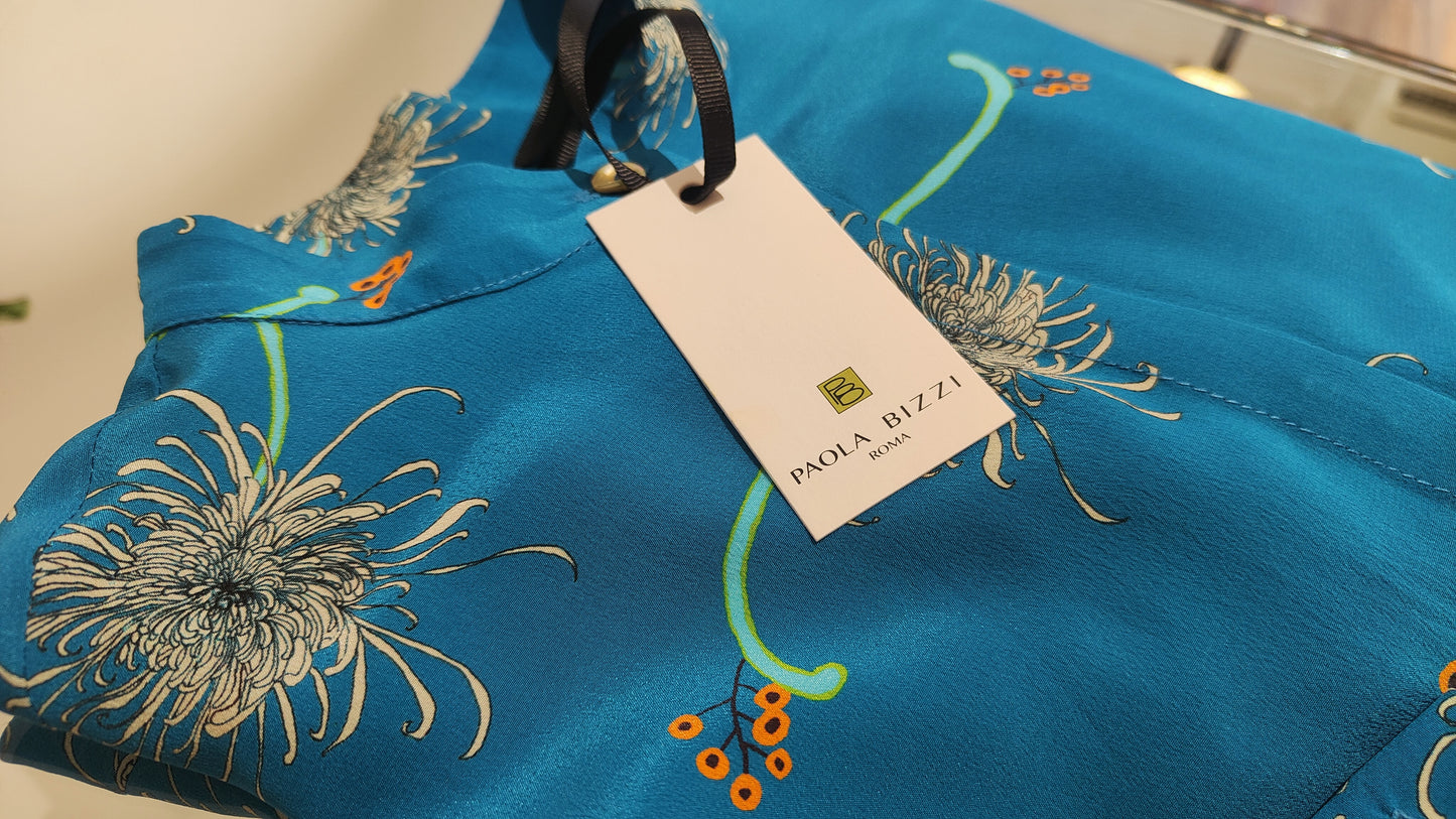 Camicia Guru in seta fantasia crisantemi su fondo azzurro