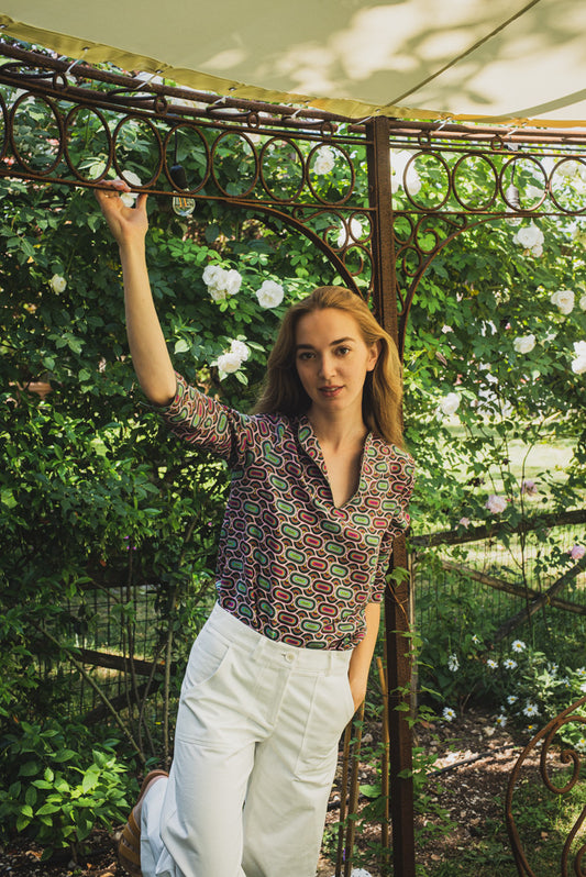 Tea shirt with oval pattern on a pink silk background