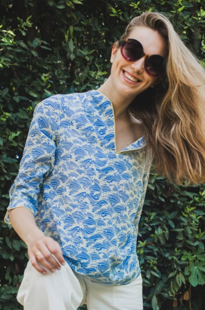 Tea shirt with light blue waves pattern in silk