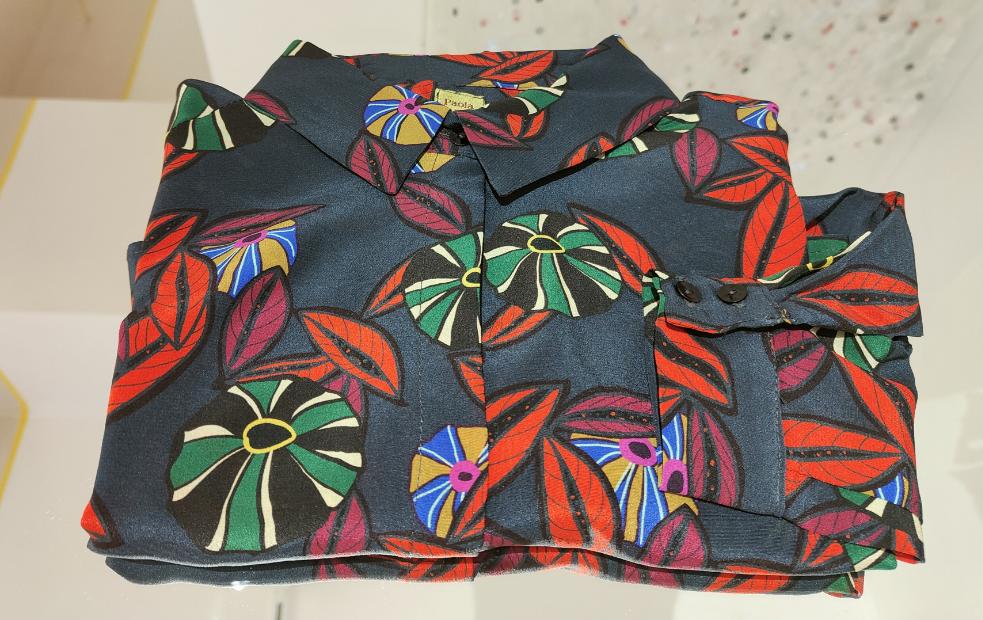 Camicia   Elsa  con stampa "Petunias"  scura