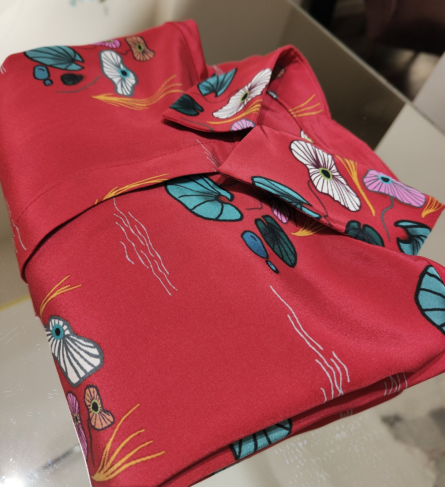 Camicia   Elsa  con lo "stagno rosso"